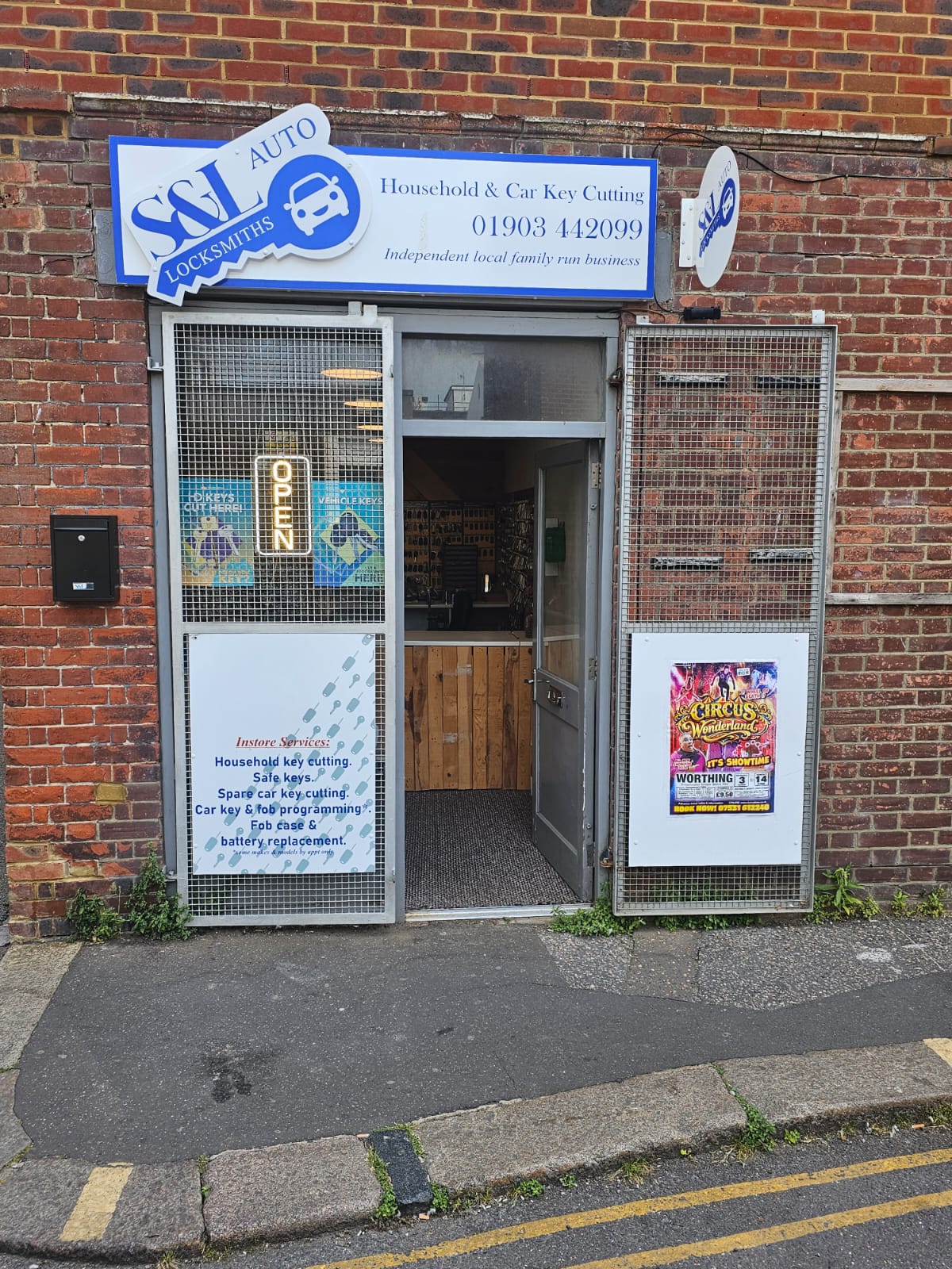 S&L Auto Locksmiths Worthing shopfront